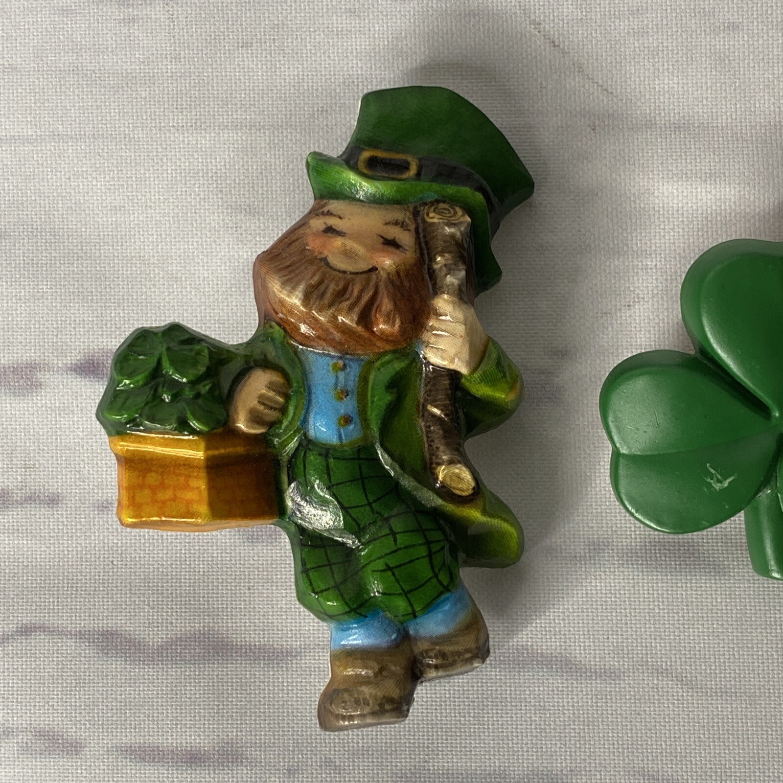 2 VTG 80s HALLMARK Irish St Patrick Day Shamrock Mouse Leprechaun Brooch Pins