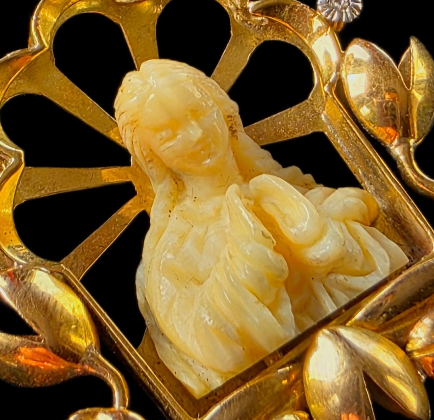 Fine Antique 18K 18CT Art Deco Gold Religious European Virgen Mary Pendant