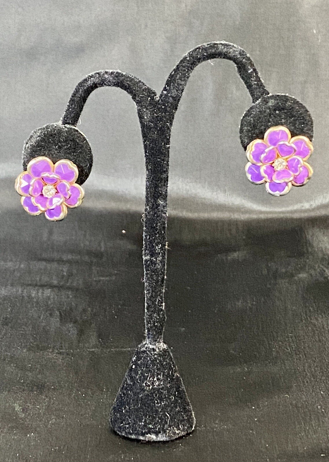 Vintage 1950’s-60’s purple facet gold-edge stone rhinestone FLOWER post earrings