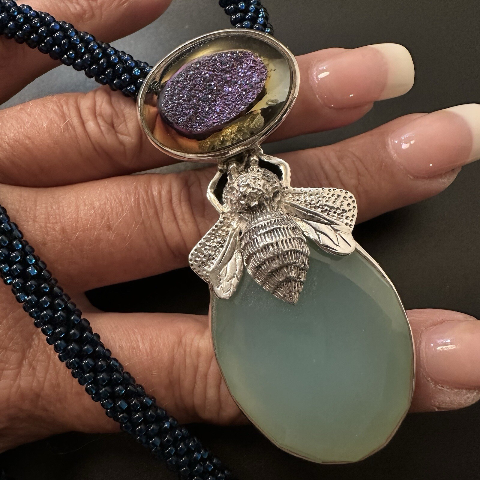 ESTATE STERLING AMY KAHN RUSSEL CHALCEDONY DRUZY QUARTZ BEE BROOCH NECKLACE 23”