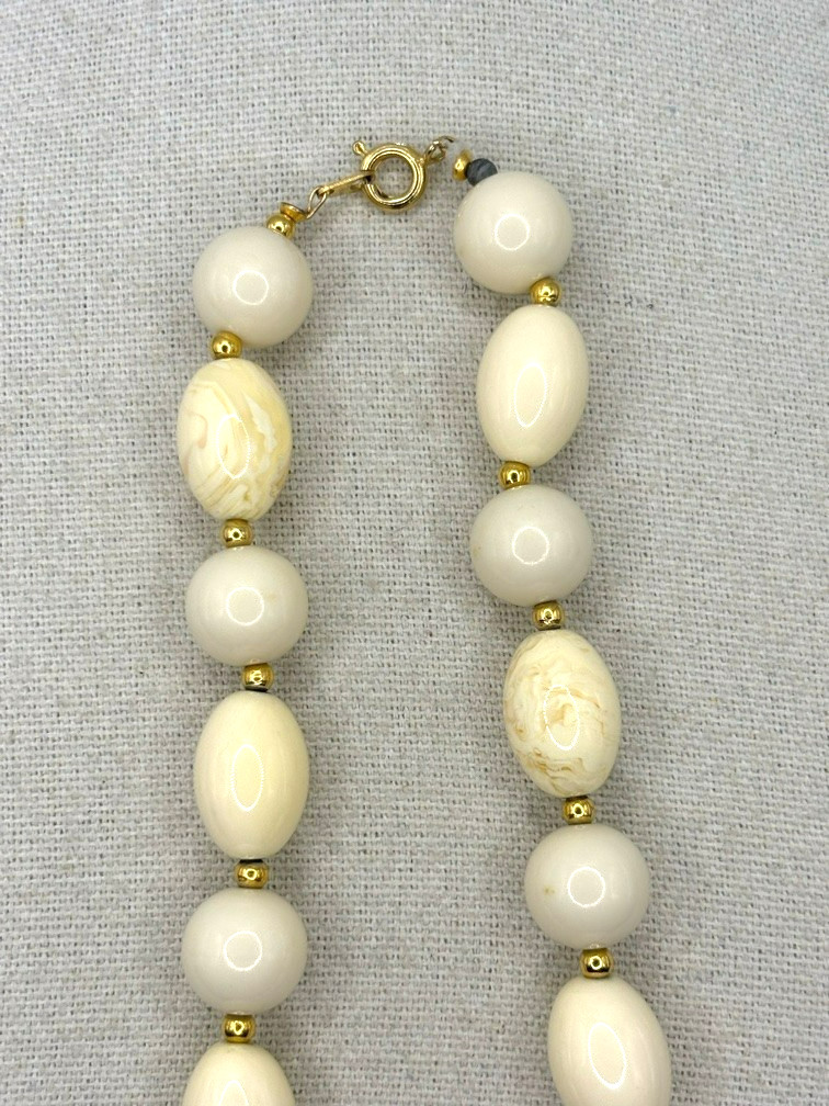 Vintage Ivory Marbled Cream And Gold Beaded Diamond Shaped Slab Pendant Necklace