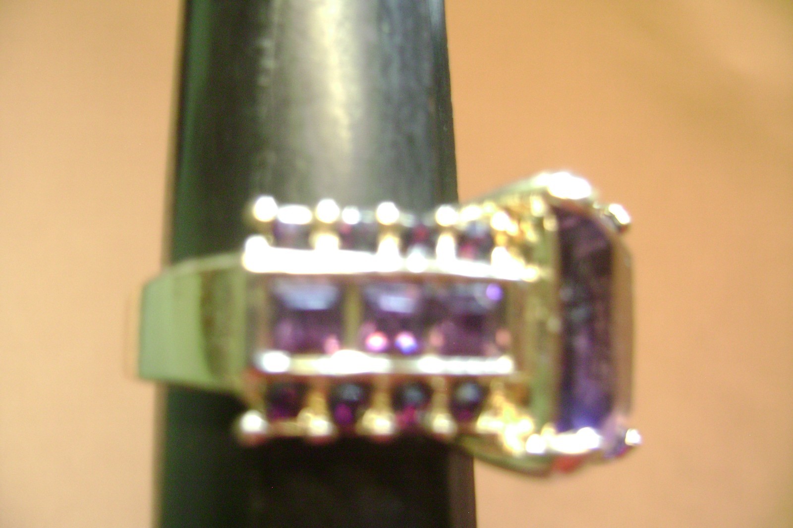 BETSEY JOHNSON CHUNKY PURPLE EMERALD CUT CRYSTAL GLASS SIZE 8 GOLD TONE RING