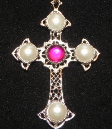 Vintage Sarah Coventry Purple ‘Crusader 1971’ Cross Pendant Silver Tone Necklace