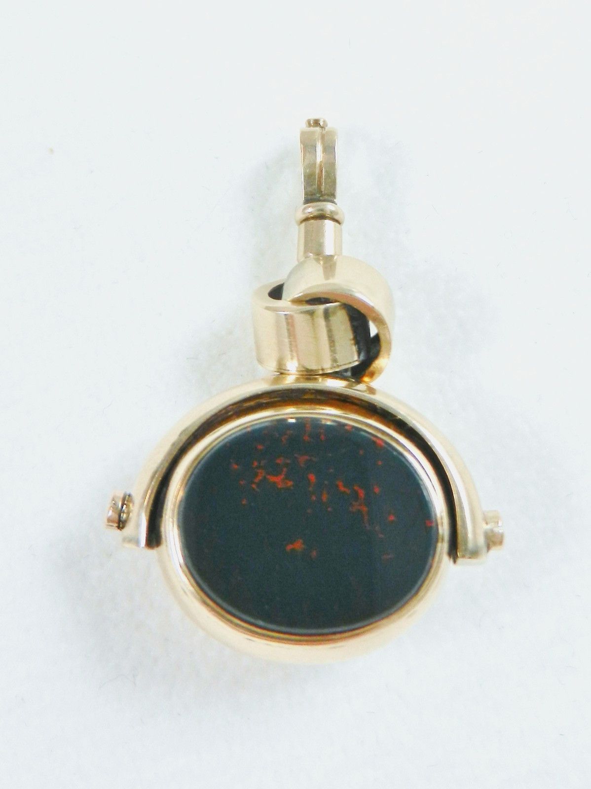 Vintage British 10K Yellw Gold Bloodstone Sardonyx Spinner Pendant Fob Love Knot