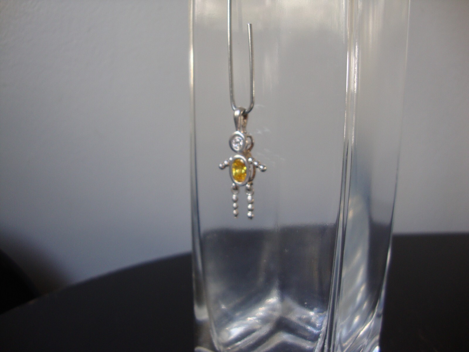 VINTAGE 1980s JIGGLY LEGS BOY OVAL YELLOW CZ BIRTHSTONE SILVER 925 CHARM/PENDANT
