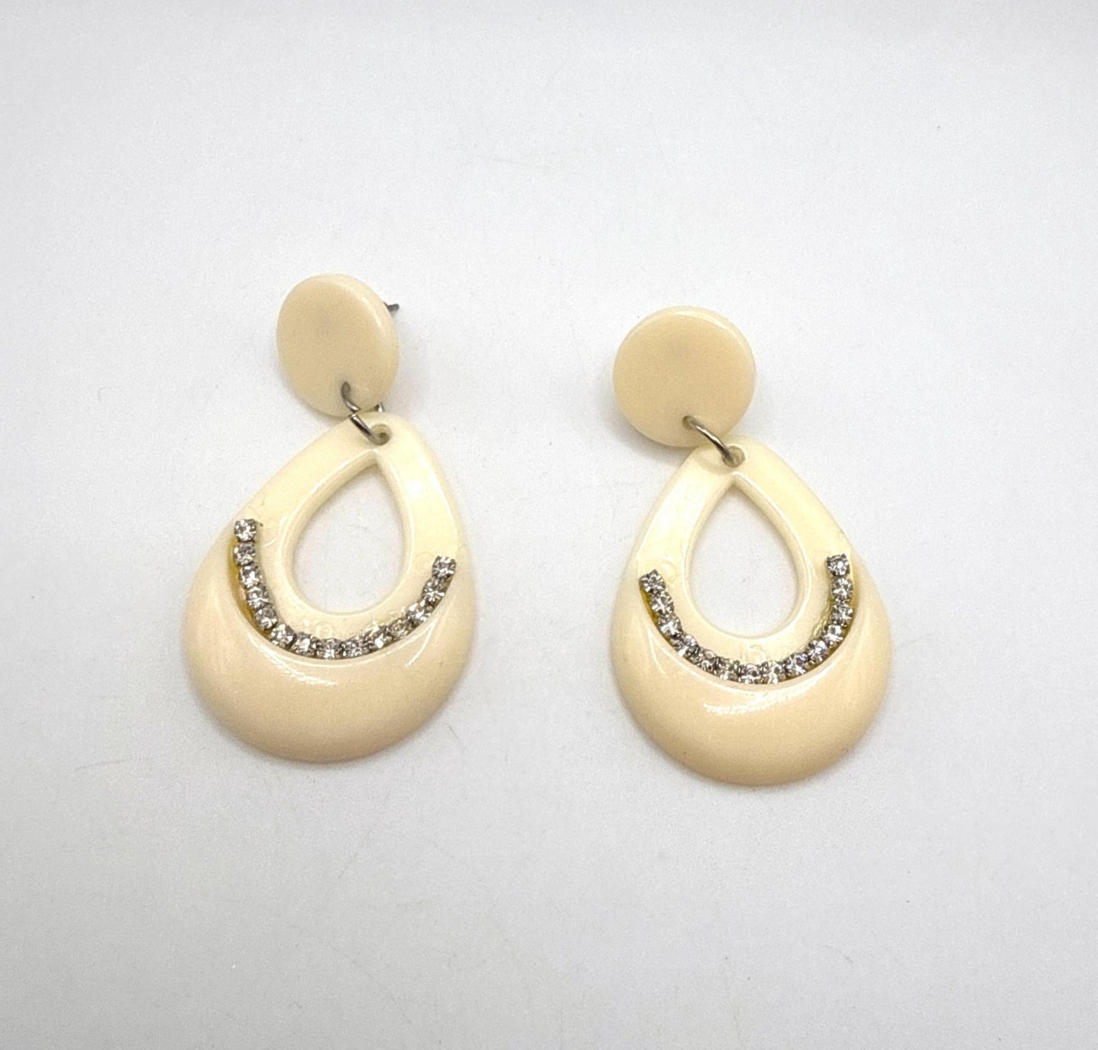 Vintage cream off white lucite drop dangle earrings with rhinestones pierced