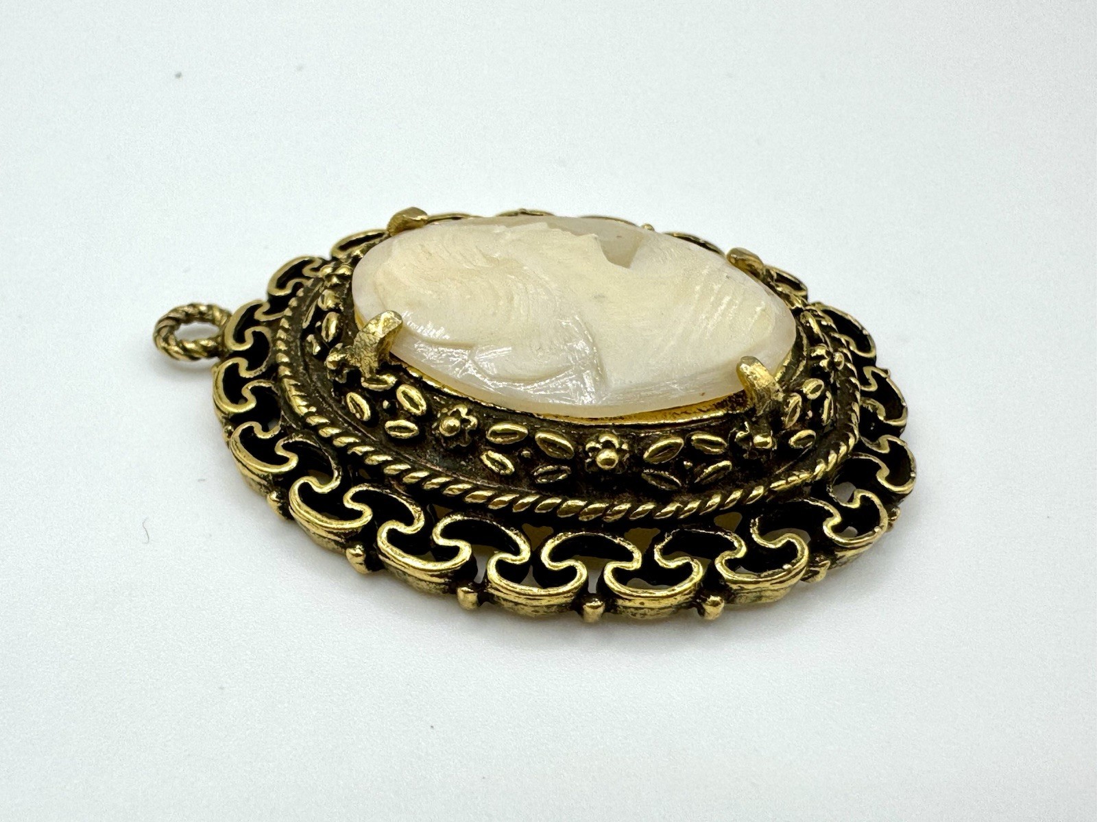 Vtg Signed WEISS Carved Shell Cameo Gold Tone Pendant Victorian Revival 1.75”