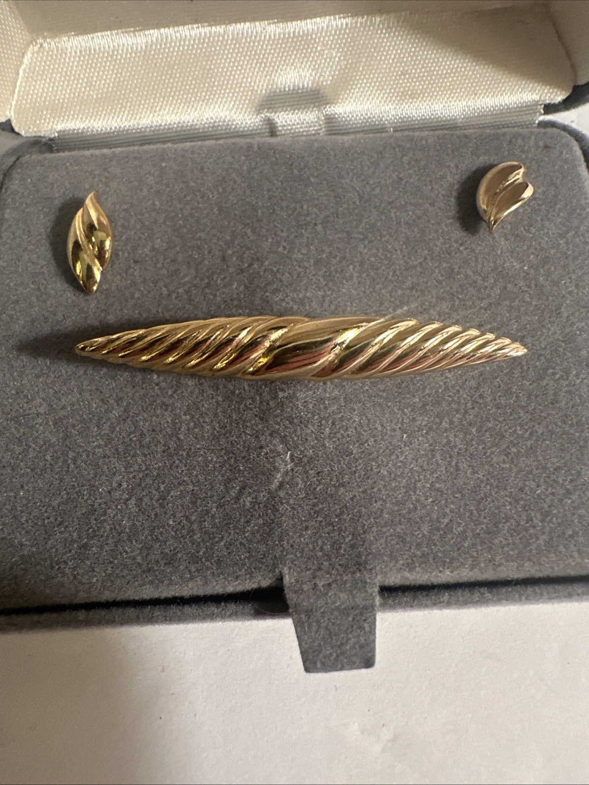 Vintage Gold Earrings And Brooch Set