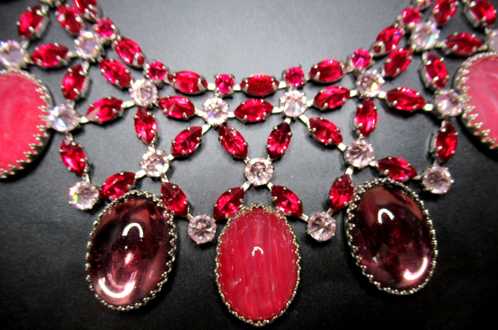 SCHREINER Amazing Pink Purple & Red Inverted Rhinestone Glass Cabochon Necklace