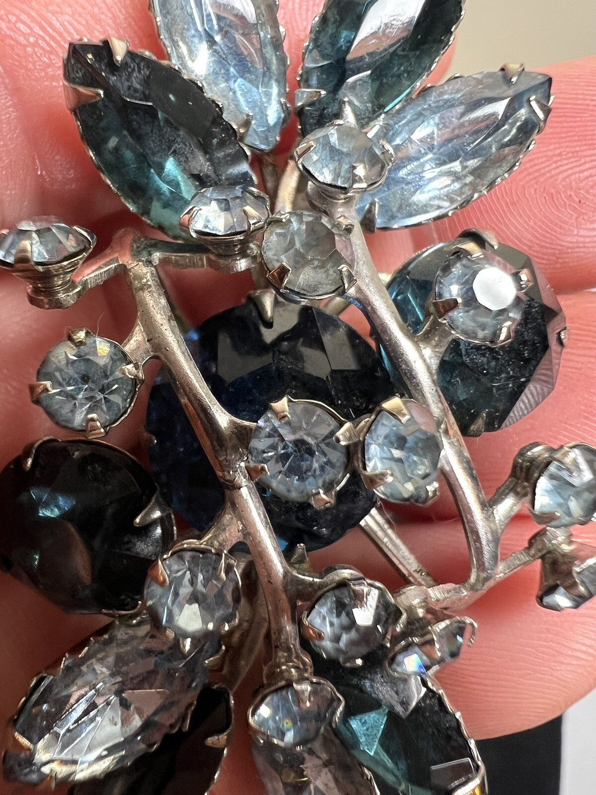 VTG Blue Tones Floral Design Rhinestone Brooch Silver Toned Metal 2.5” Rare