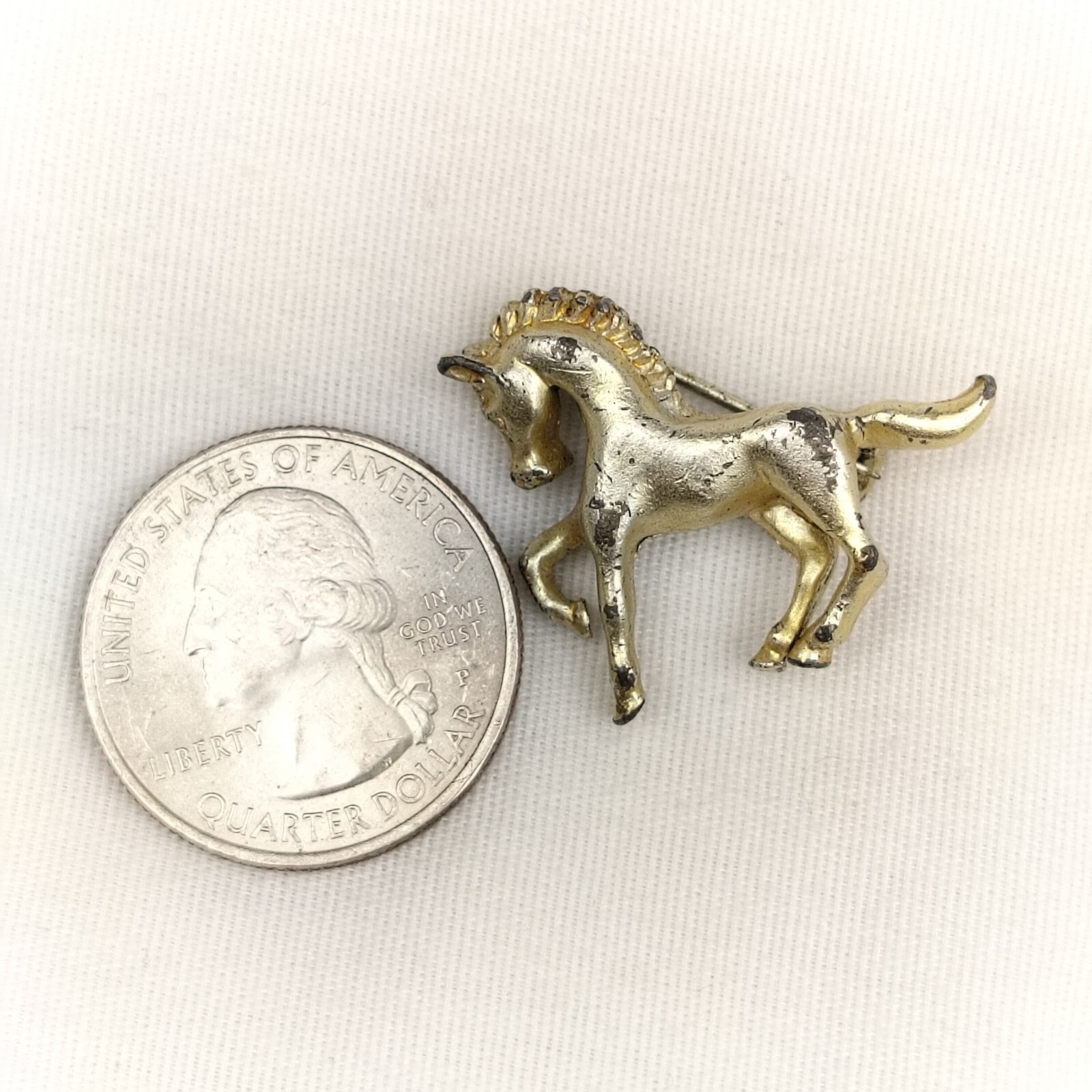 Vintage Gold Tone Horse Brooch Equestrian Style Textured Mane Pin