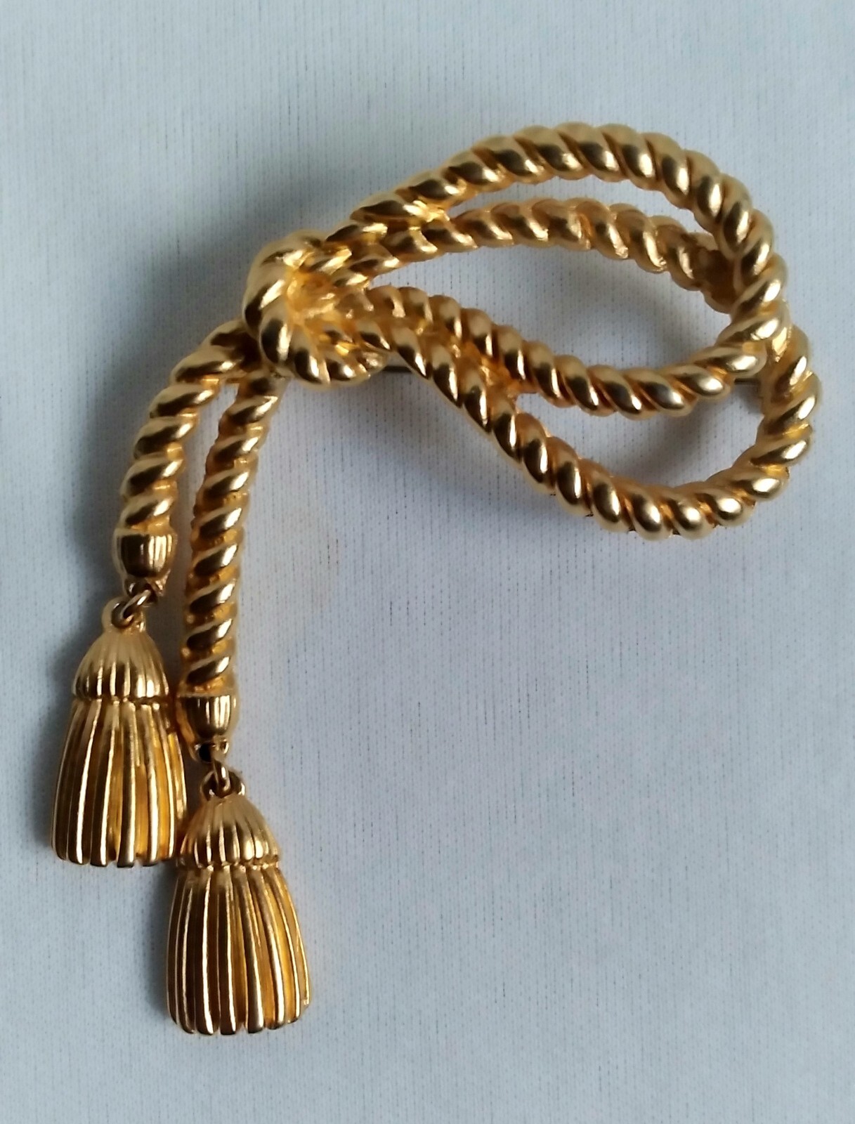 Vintage Knotted Cable Rope Double Dangle Tassel Charms Gold Tone Brooch Unsigned