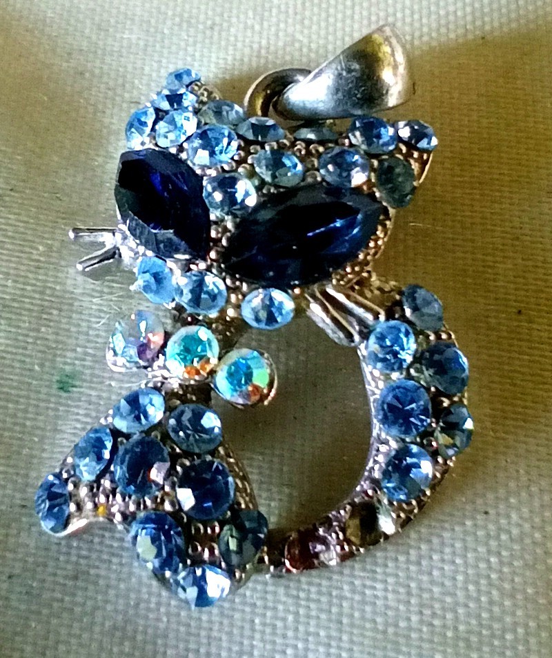 Vintage MIXED JEWELRY LOT BROOCHES,PENDANT, BRACELETS, RING,NECKLACE,EARRINGS