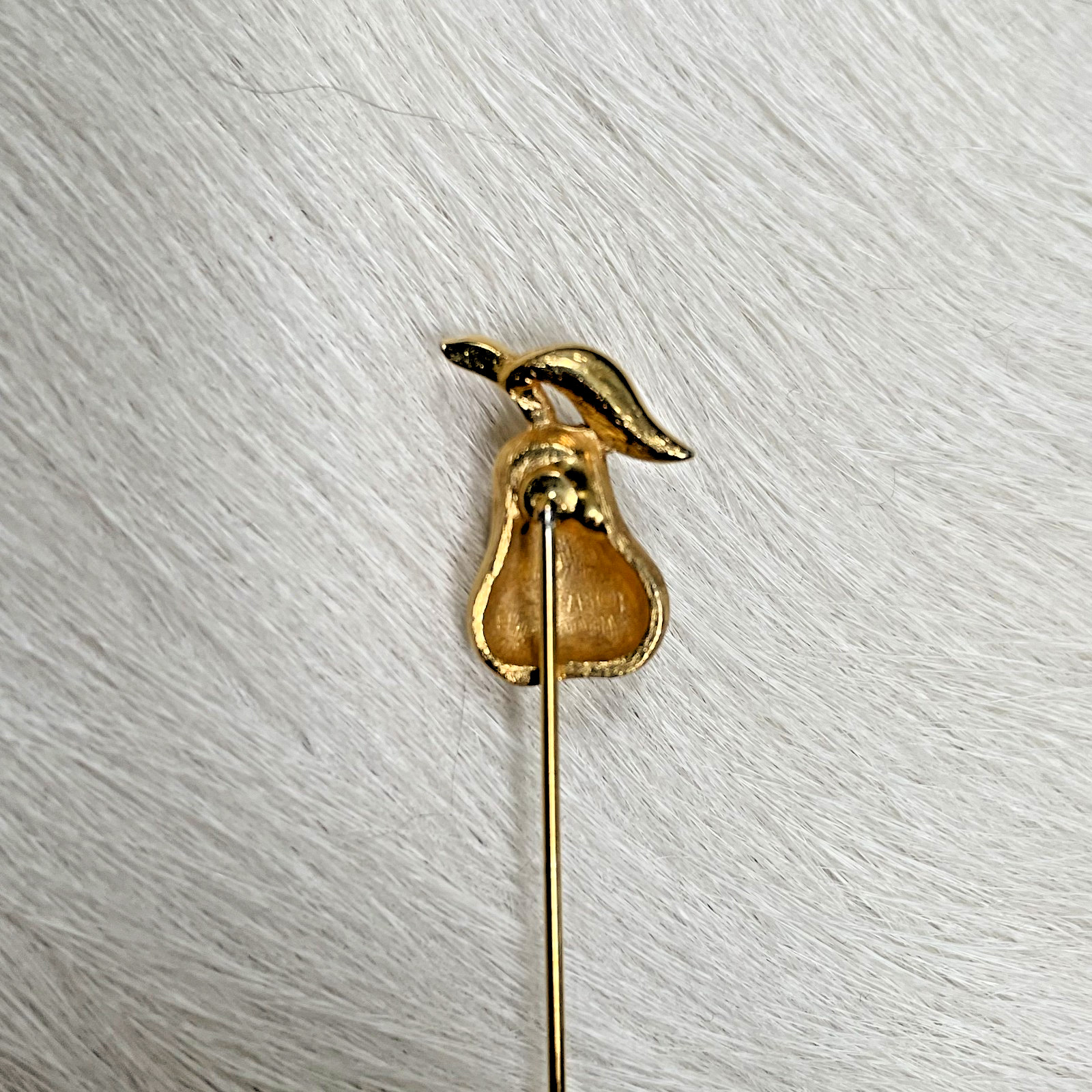Vintage Trifari Stunning Brushed Gold Tone Pear Fruit Lapel Hat Pin 1950s