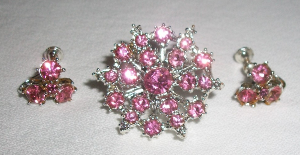 Vintage NOS 1950’s – Danielle Creations PINK RHINESTONE Brooch & Earring Set