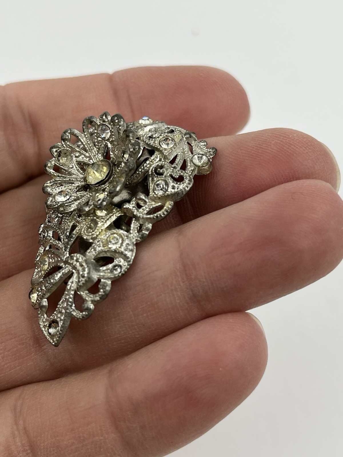 Vintage New England Glassworks NE Silver Tone & Rhinestone Dress Clip Read