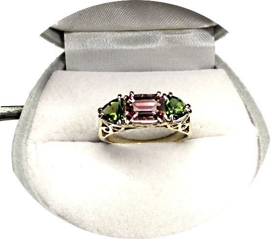 Stunning – Pink & Green Trillion Cut TOURMALINE Ring – Vintage 14k Yellow Gold..