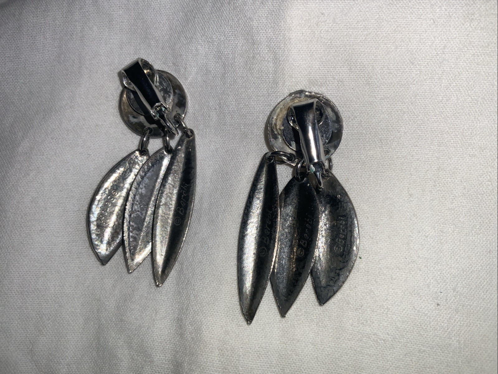 Vintage Edgar Berebi Blue Earrings South Western Theme Clip On Feathers Enamel