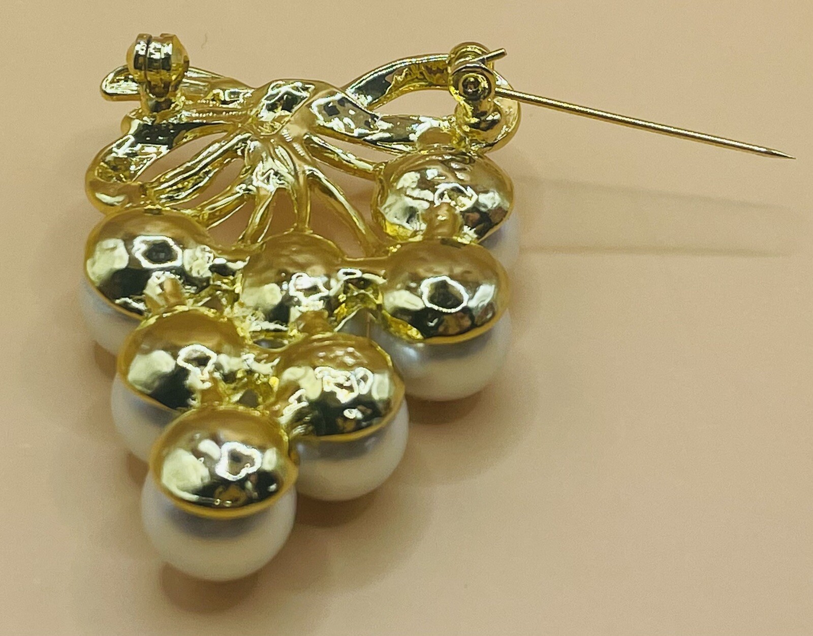 Vintage White Pearl Bunch of Grapes With Gold Plated Bow Costume Jewelry Brooch