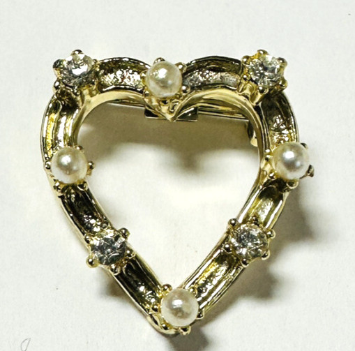 Heart Brooch Gold-tone Metal Rhinestones and Faux Pearls Love Beauty Shiny VTG