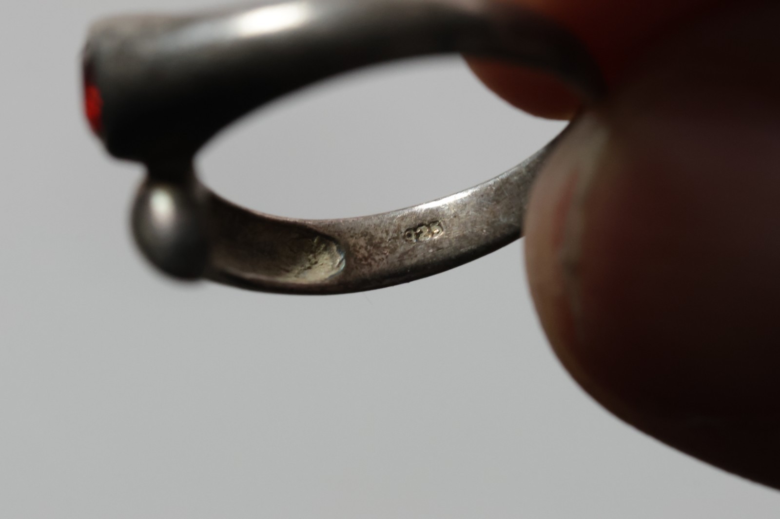 Stamped 925 Sterling Silver Twist Snake style ring with Garnet size 6.5