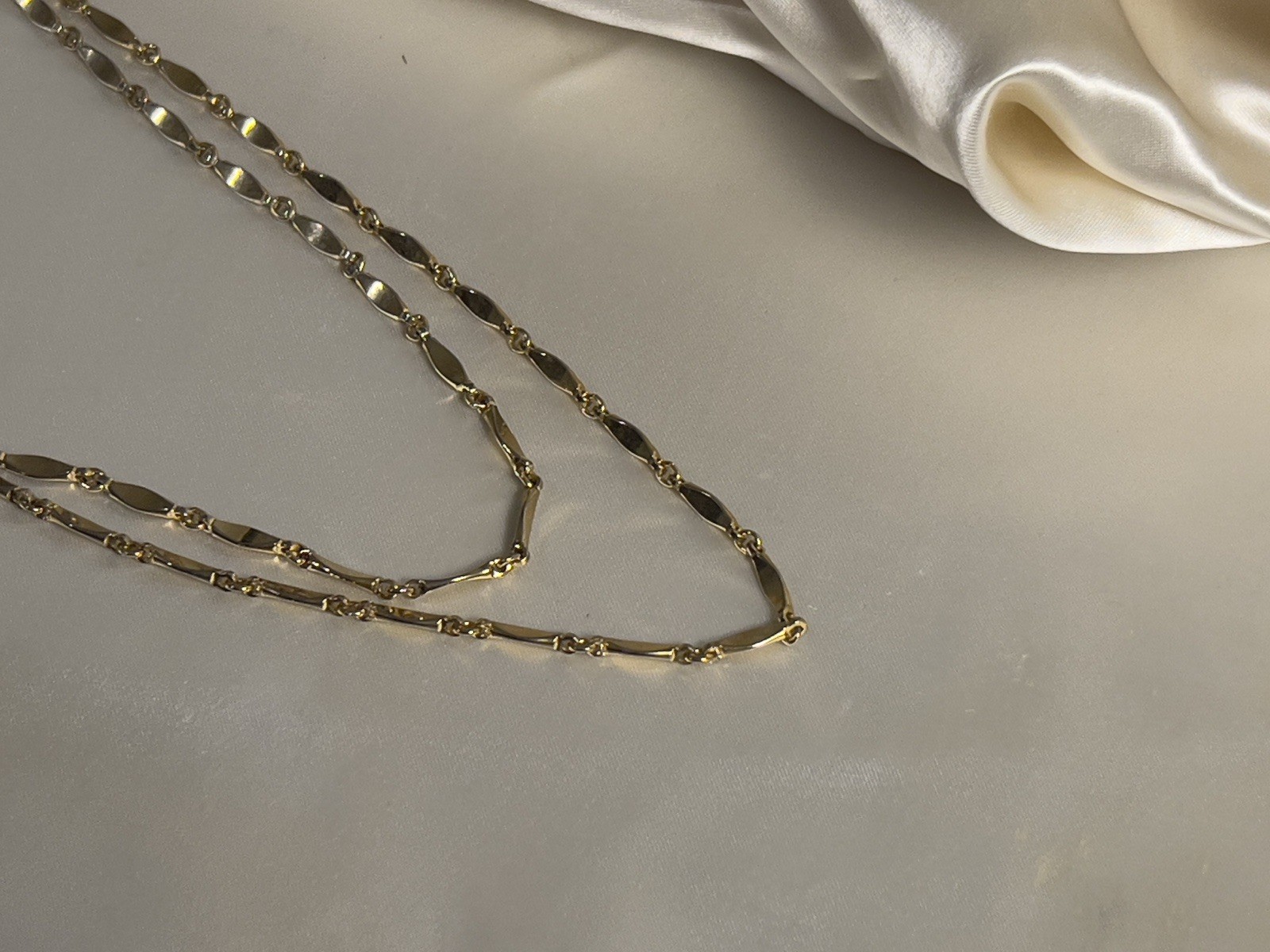 Vintage Gold Tone Twisted Bar Link Chain Necklace – 40” Layerable Length