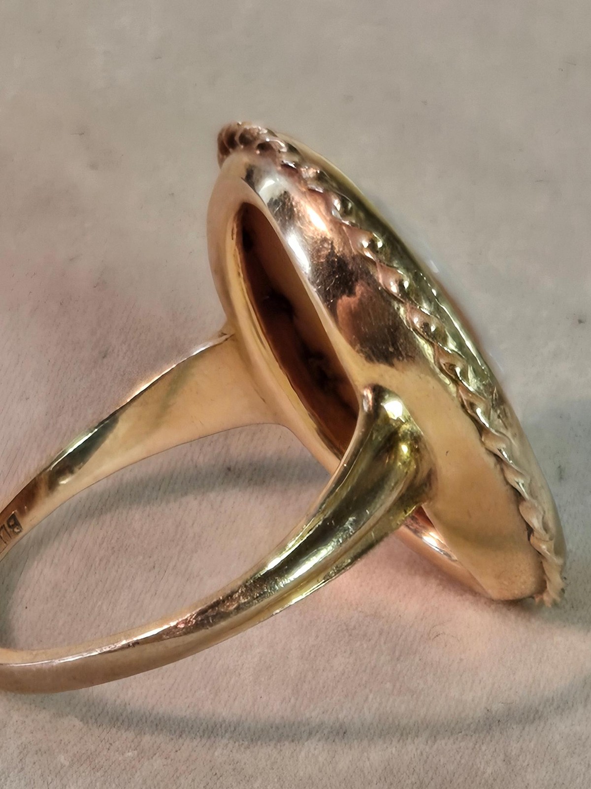 Vintage 14k Gold shell Cameo Ring by BDA size 6.5