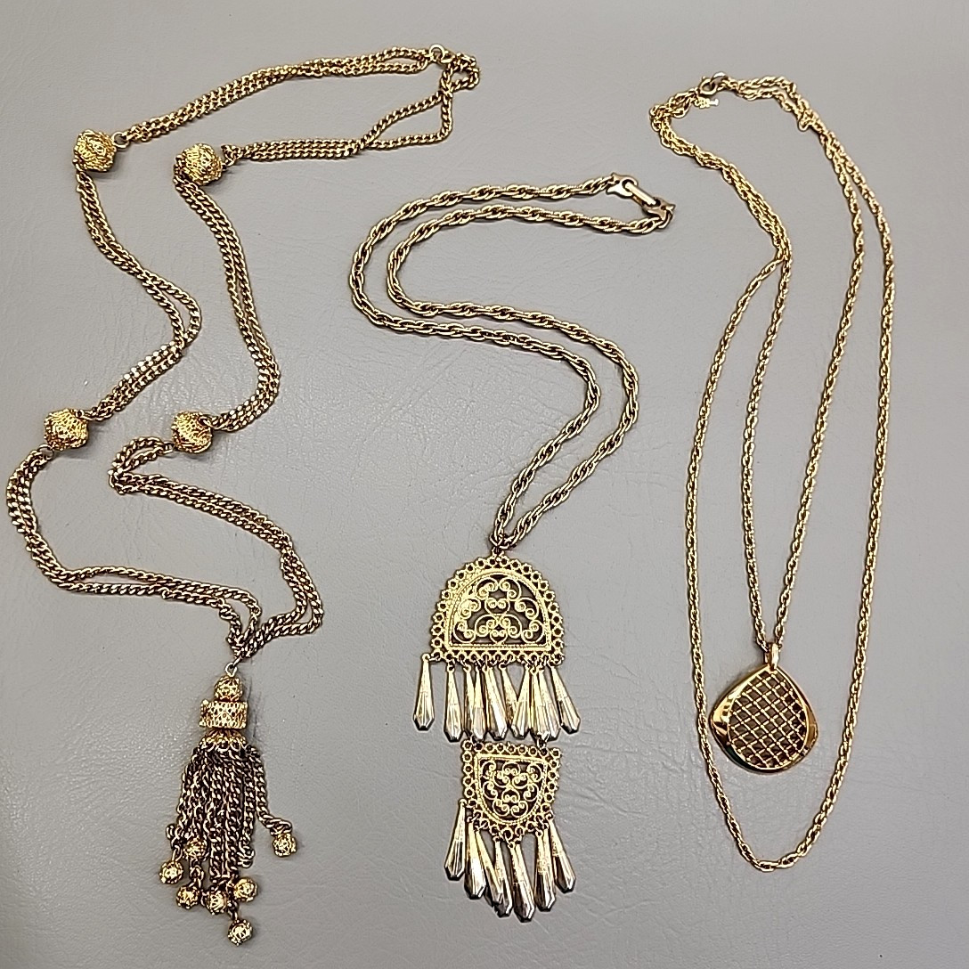 Vintage Chain Necklace Lot of 3 Gold Tone Heart Medallion Tassel 20-35″ Has Wear