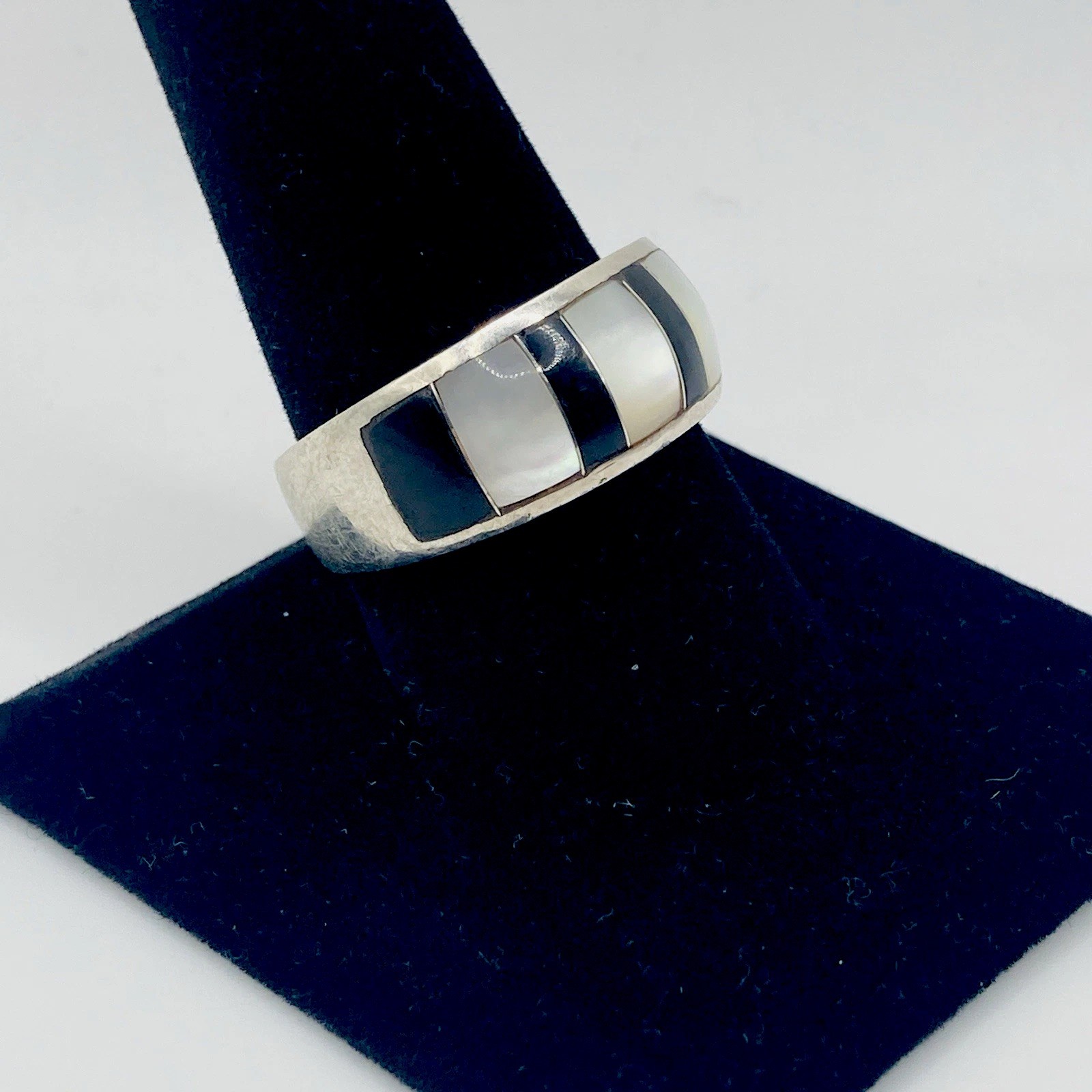 Vintage 925 Sterling Silver Black Onyx Mother Of Pearl Inlay Band Ring Size 10.5