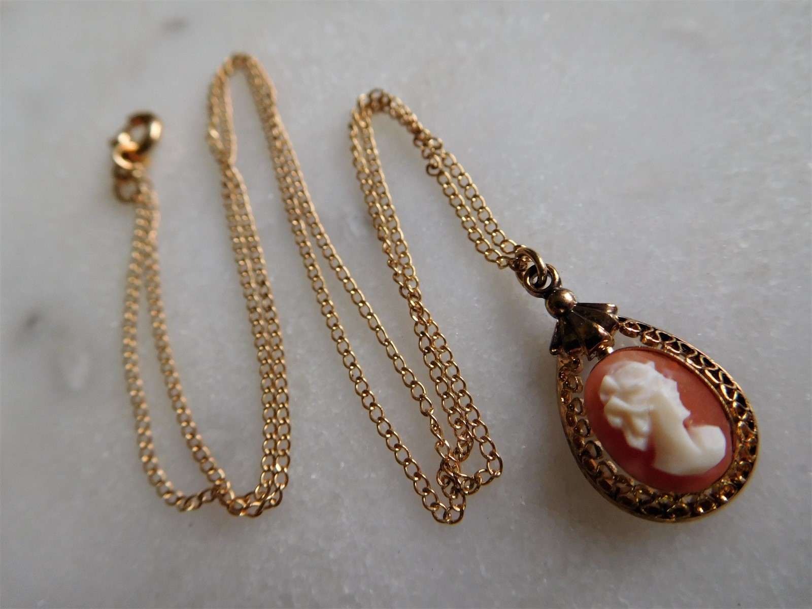 Small Vintage Signed 1/20 12K GF Shell Cameo Pendant & Chain 15 1/4″ Long