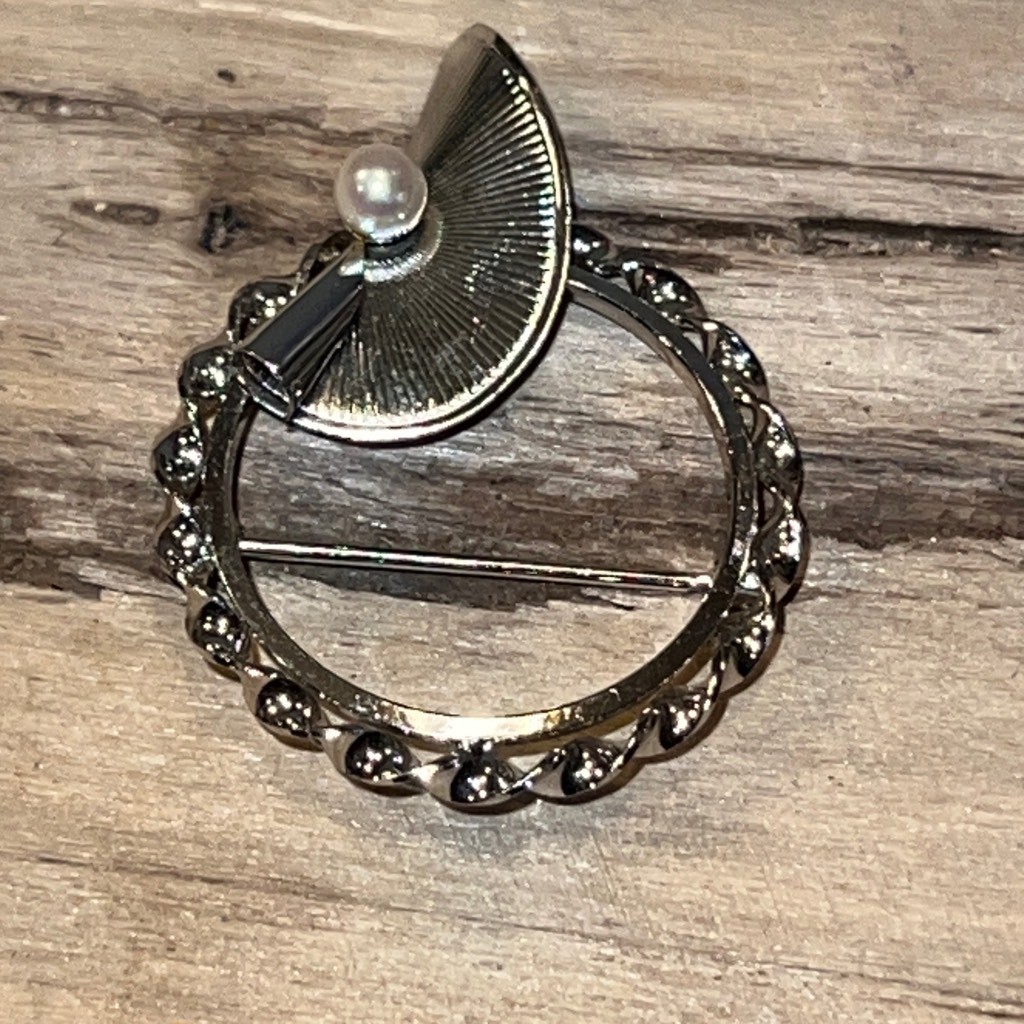 1950’s Fan Fair Circle Silver Tone Brooch Vintage Faux Pearl