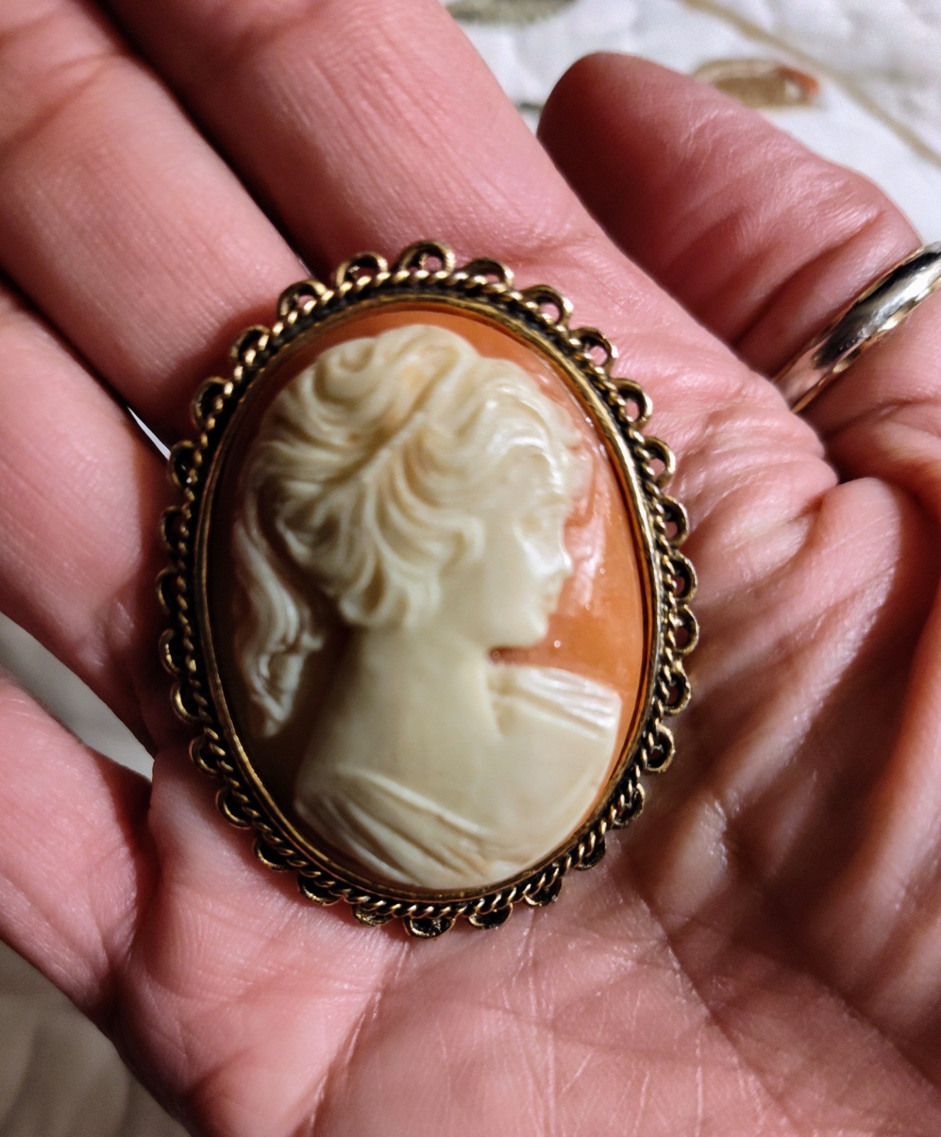 Antique Vintage Cameo Brooch Pin unmarked looks like goldfilled