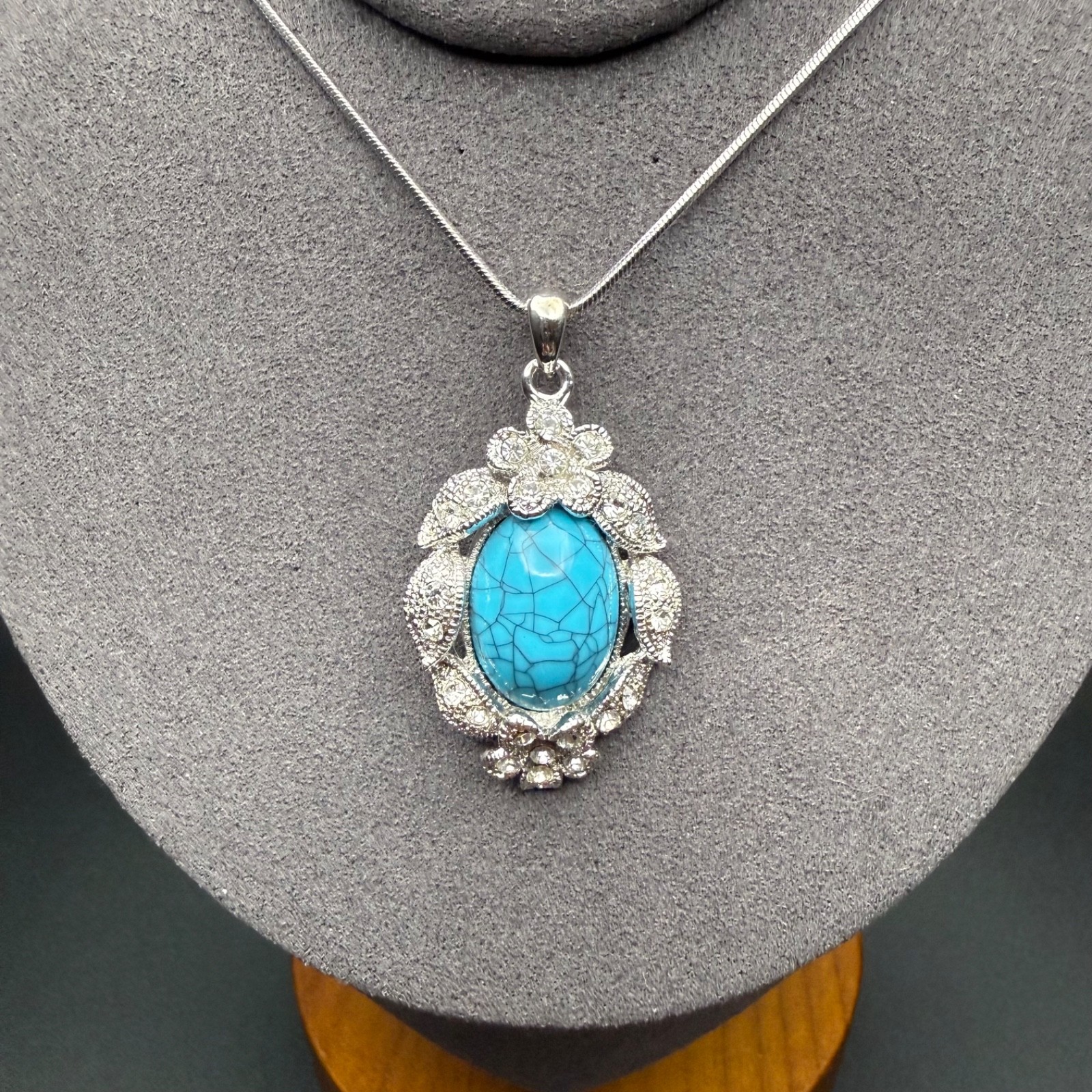 Faux Turquoise Cabochon Floral Rhinestone Pendant Necklace Silver Tone Y2K 2000s