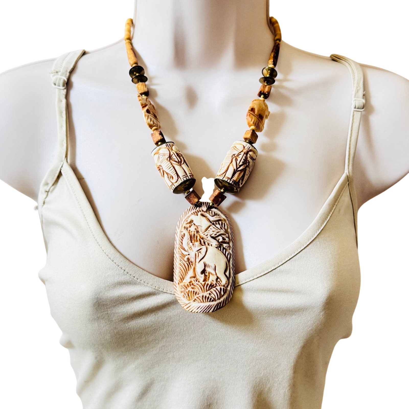 VTG Safari Animal Carved Necklace Massive Statement Retro Boho Indie 70s 21″