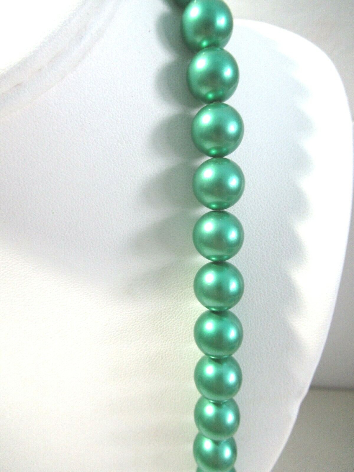 DARK GREEN SATIN COLOR BRUSHED BEADS VINTAGE LUCITE PLASTIC NECKLACE MID CENTURY