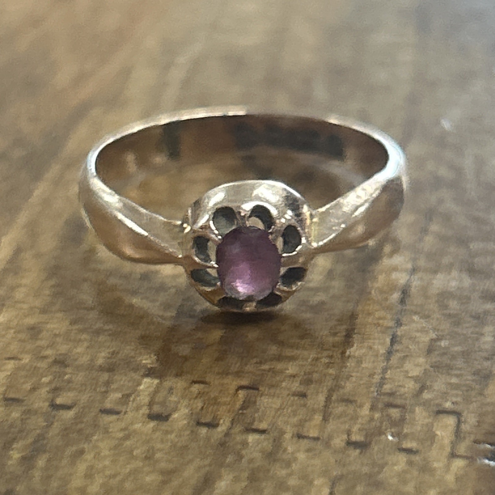 Vintage 9 Karat Gold 375 Stamped Purple Stone Ring Size 6.5 2.21 Grams