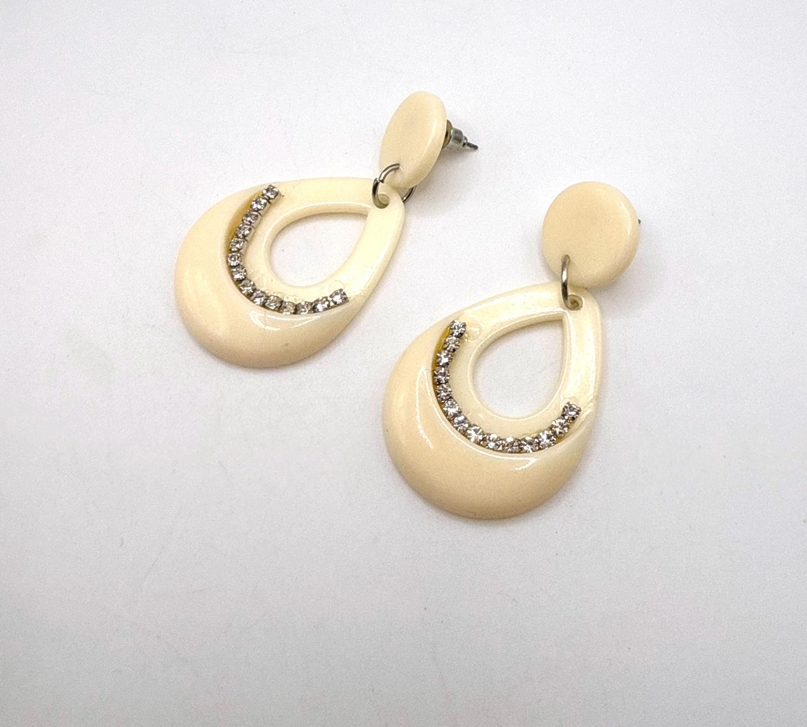 Vintage cream off white lucite drop dangle earrings with rhinestones pierced