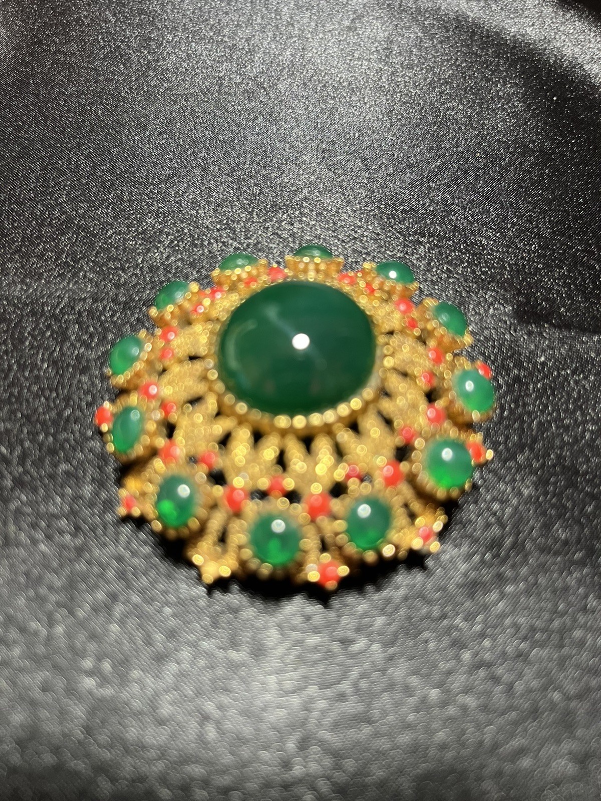 Vintage Signed SPHINX Gripoix Cabochon Peking Glass Brooch