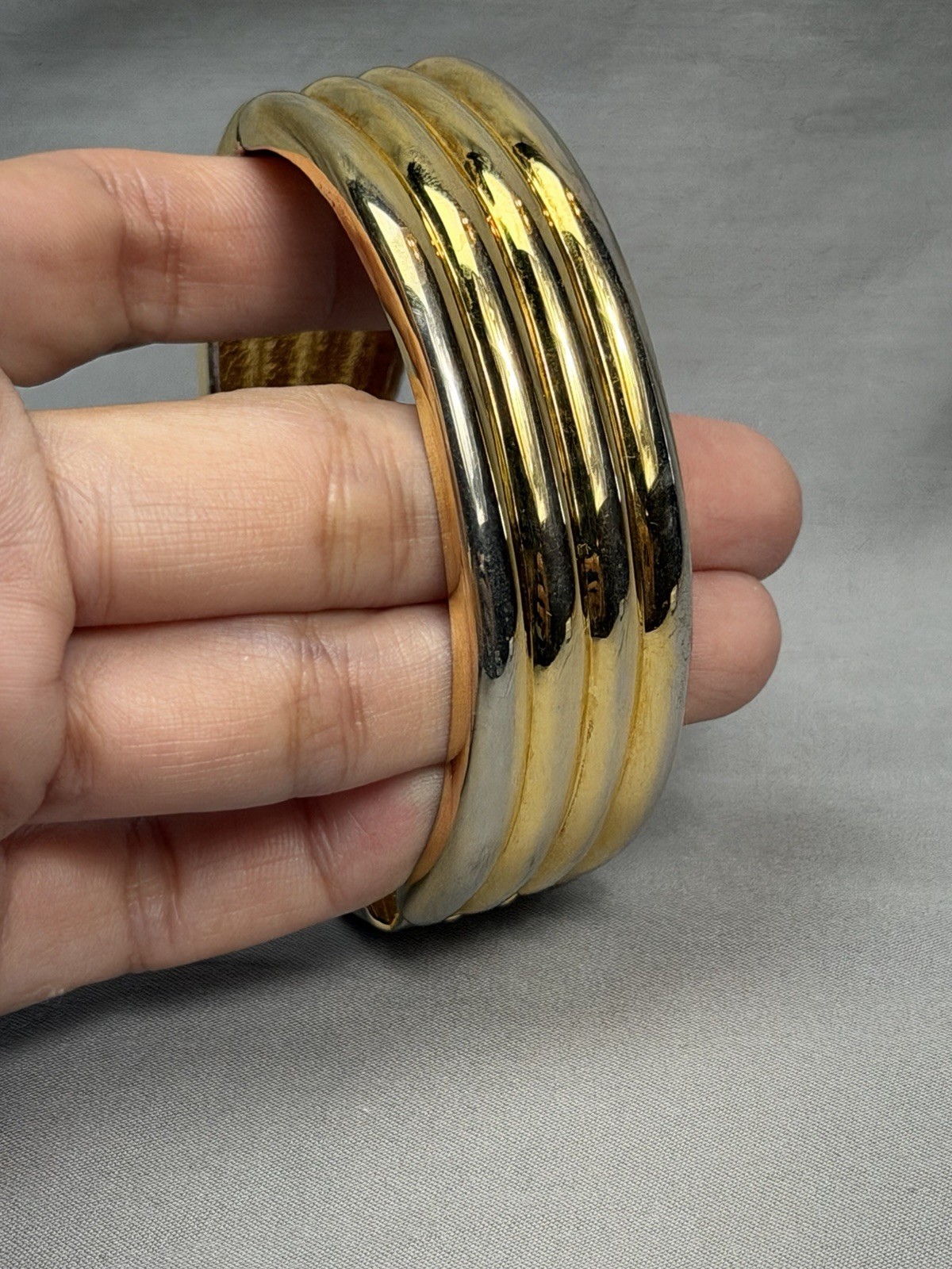 1980s Gold Tone Bangle Bracelet Ribbed Twist Spring Hinge Open Close