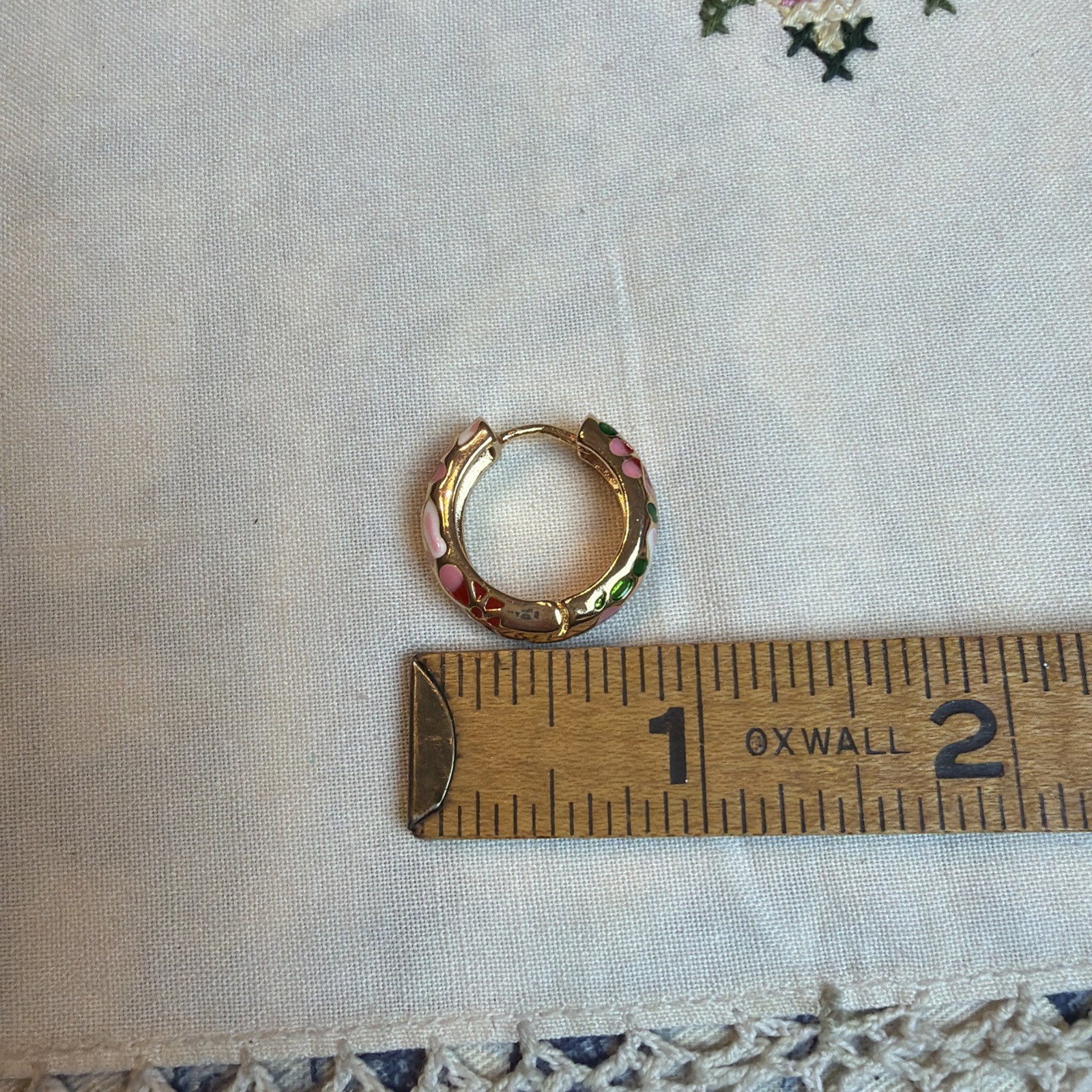 VTG Floral Enameled Metal Hoop Earrings Pink Red Gold Tone