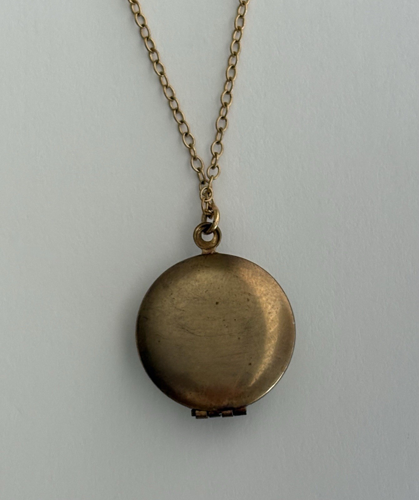 GOLD FILLED FRENCH ENAMEL ROUND LOCKET ROSE 18” NECKLACE 6.10 GRAMS VINTAGE
