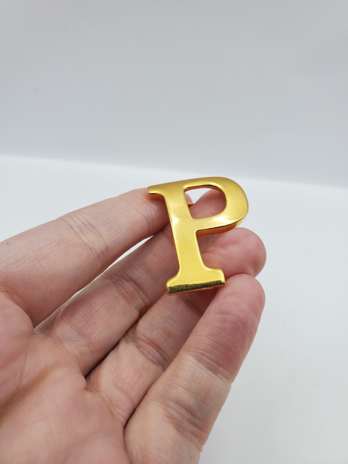 Vintage Anne Klein Signed Gold Tone Initial Letter P Brooch Monogram 1.325″