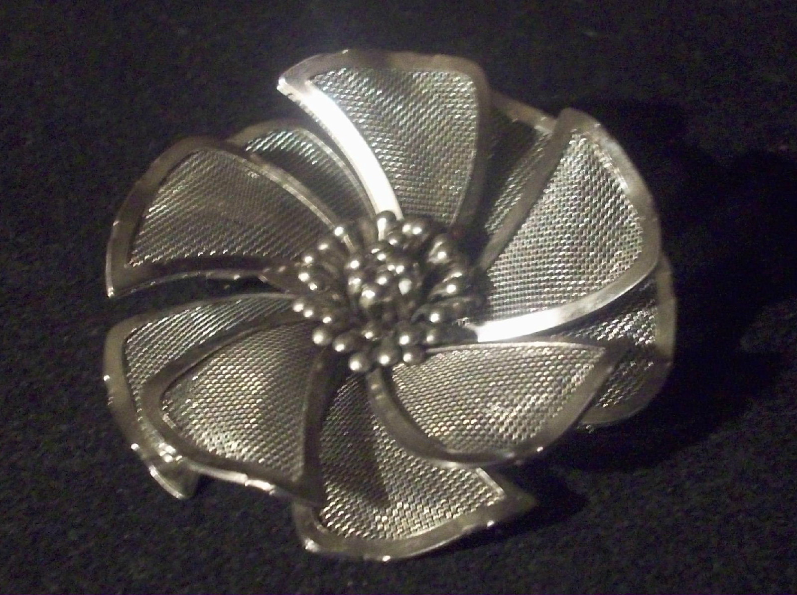 Large 2 3/8″ Diameter Vintage Silver Tone Mesh Flower Brooch Pin Signed BED.