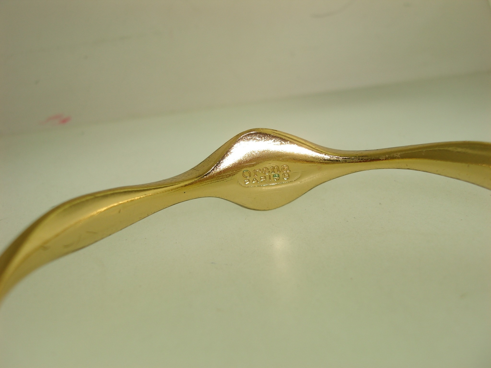 ELEGANT VINTAGE ORENA PARIS GOLD TONE & BLACK ENAMEL BANGLE BRACELET!