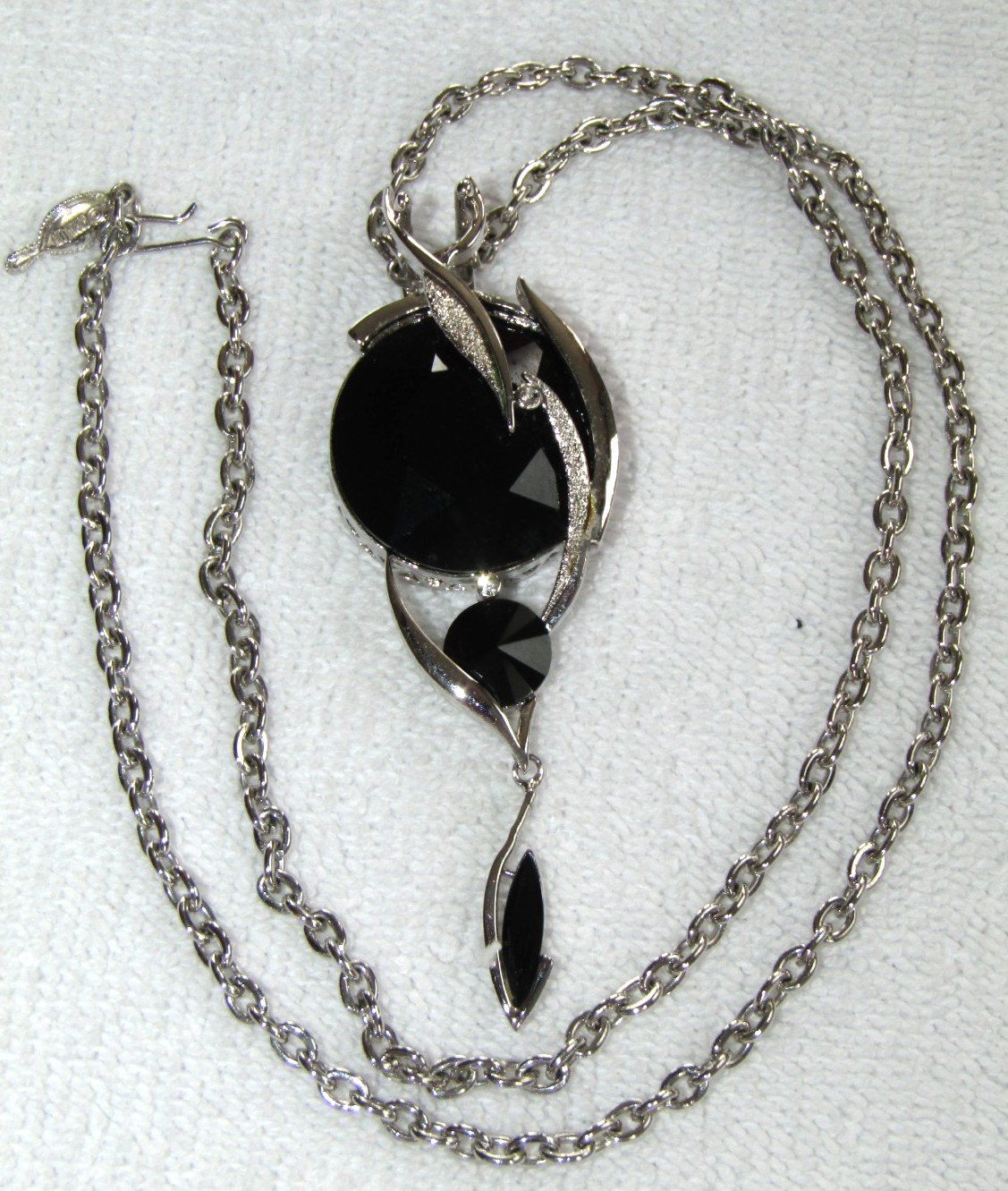 NICE COSTUME JEWELRY WEISS TRIFARI MONET COVENTRY LUCITE RHINESTONE BLACK WHITE