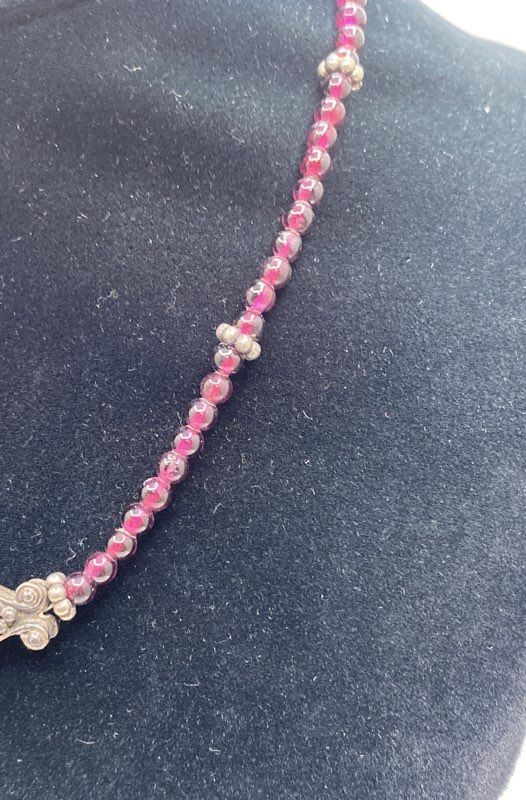 Sterling Silver 925 Garnet Beaded Necklace Ornamental Pendant 15.5″ 19g
