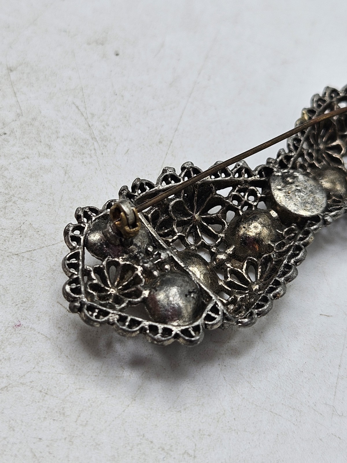 Vintage New England Glass Works (?) Green Rhinestone And Filligree Bow Brooch,