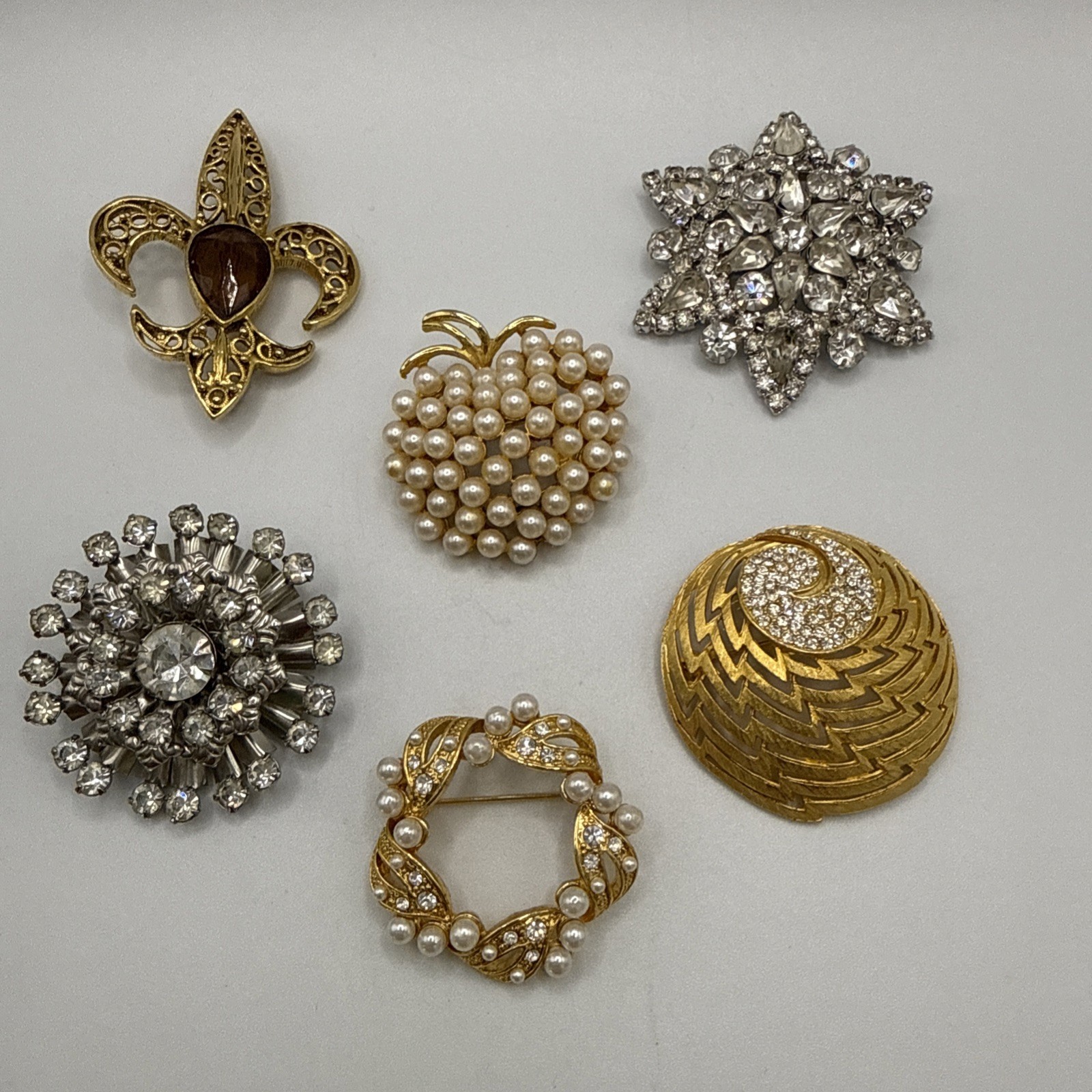 Lot Of 6 Vintage Brooches Floral Gold Tone Pearl Rhinestone Romantic 1.5″ – 2″