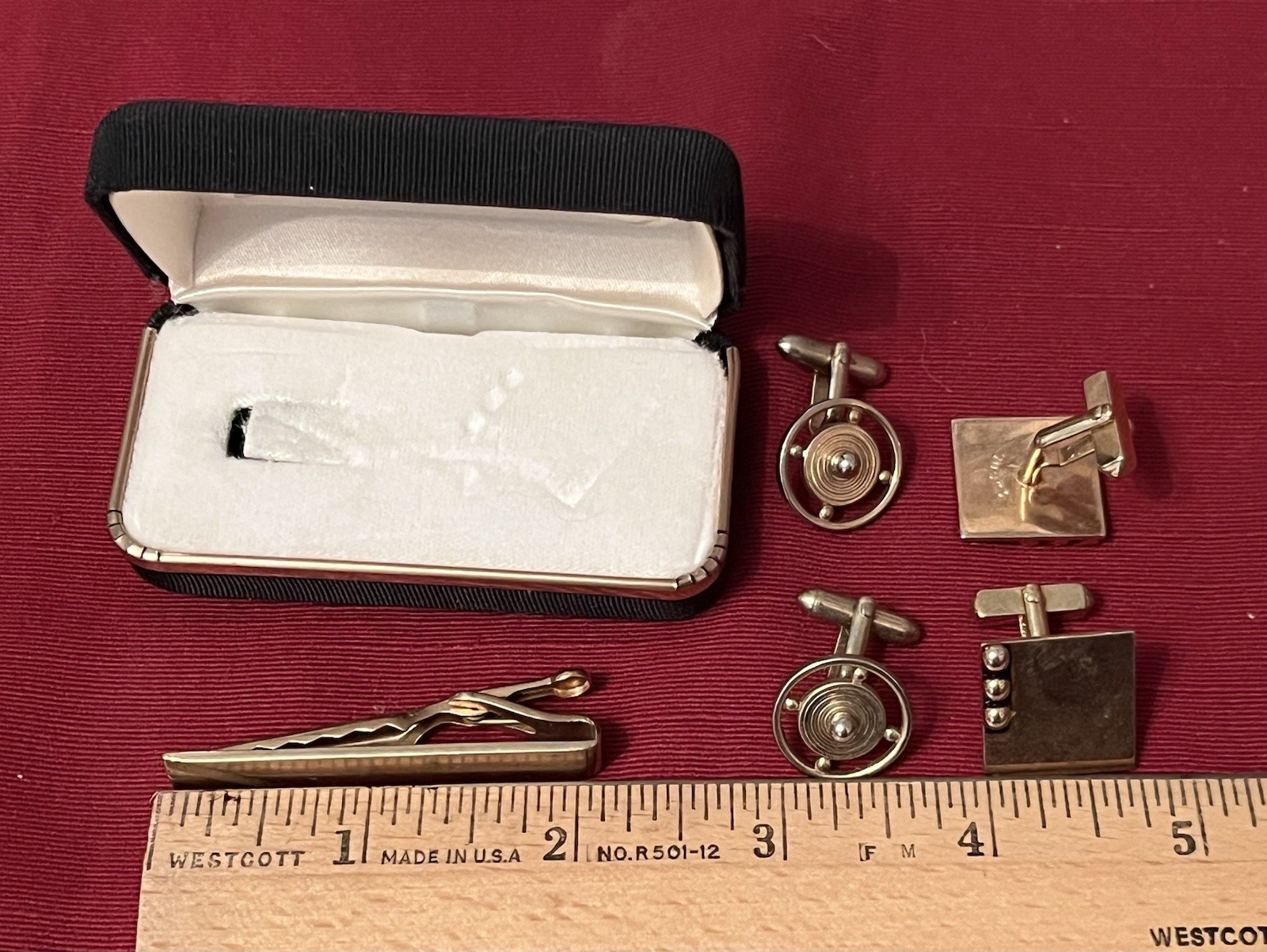 VINTAGE LOT SWANK MENS 1 TIE CLIP 2 SETS CUFF LINKS & ORIGINAL HINGED CASE