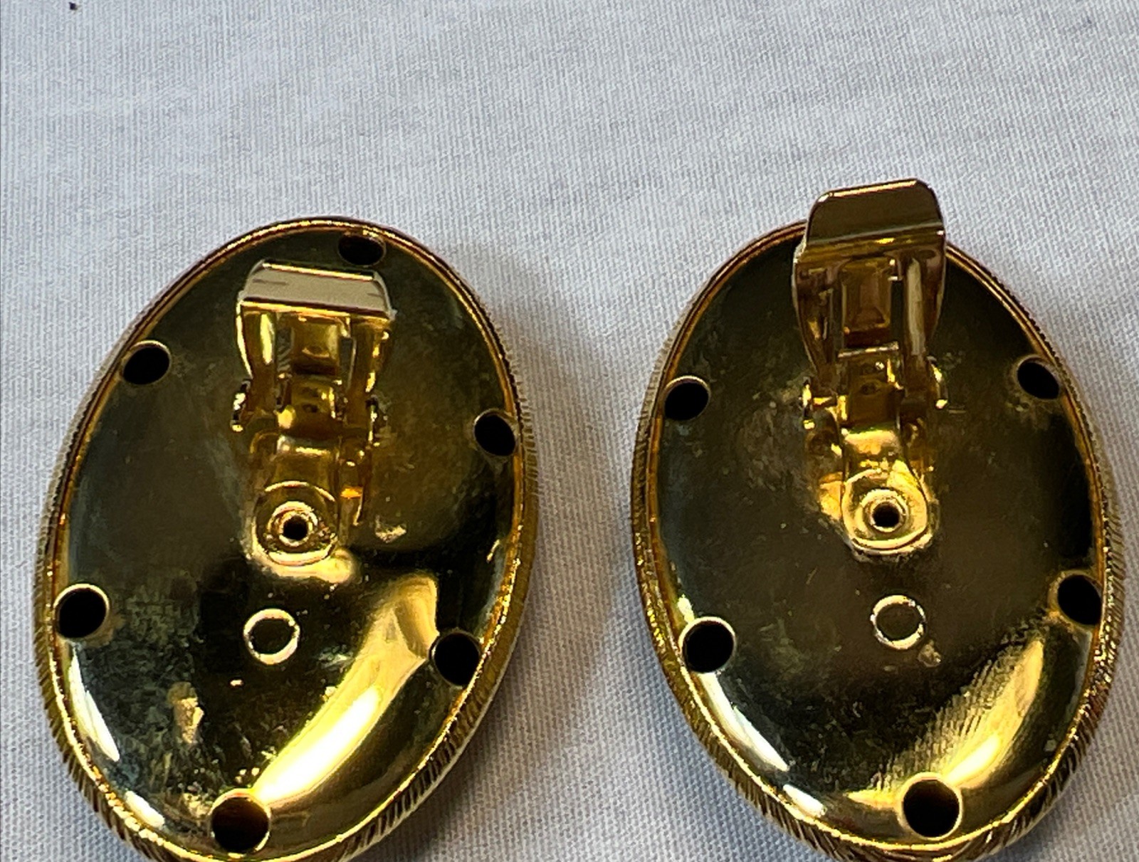 2 Sets Vintage Bright Gold Large Lightweight Metal Clip Earrings